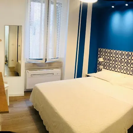 Via Dell'azzurra 3* 바리