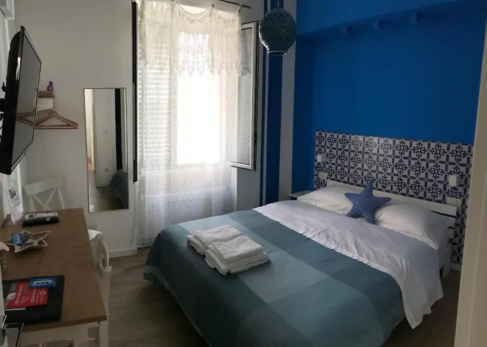 Via Dell'azzurra 3* Bari