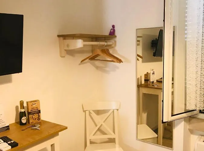 Via Dell'azzurra 바리