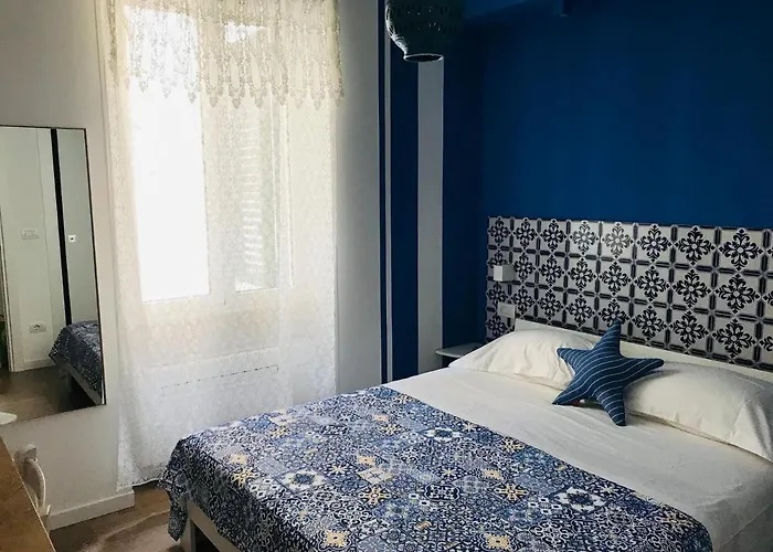 Via Dell'azzurra 3* Bari