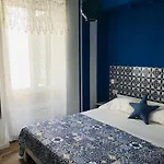 Via Dell'azzurra 3* Bari