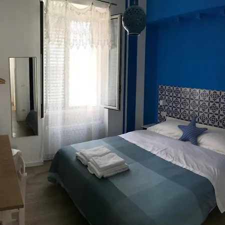 Via Dell'azzurra 3* Bari