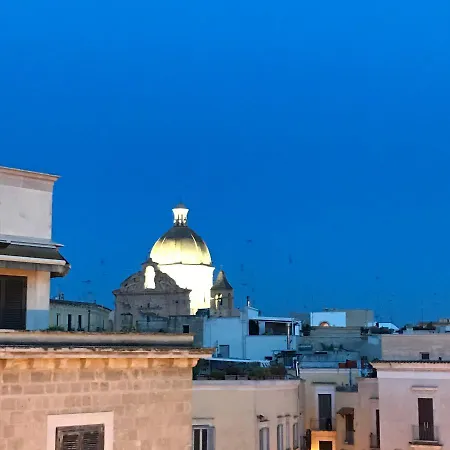 Via Dell'azzurra 3* Bari