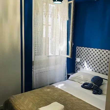 Via Dell'azzurra باري