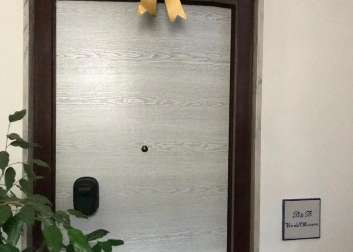 Via Dell'azzurra 3* בארי